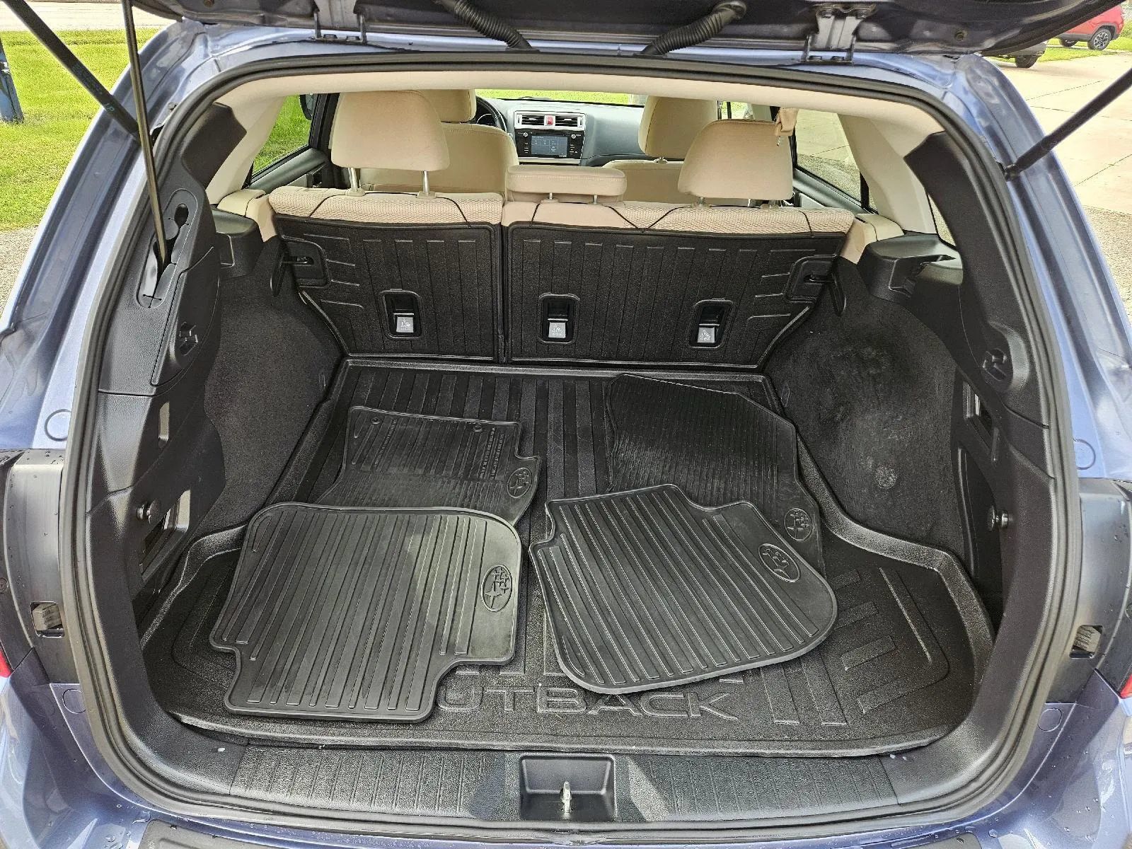 Used 2017 Subaru Outback 2.5i Premium AWD/4WD image 18