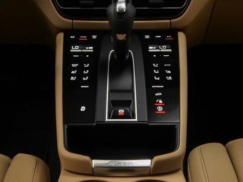 Used 2025 Porsche Macan image 35