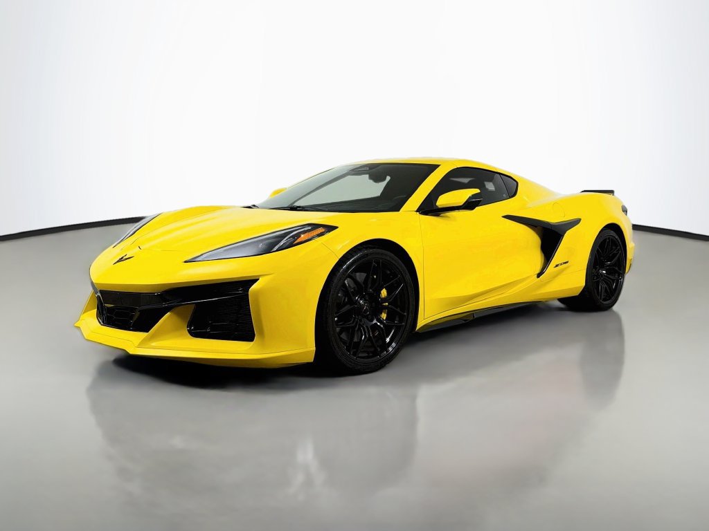 Used 2025 Chevrolet Corvette Z06 RWD image 3