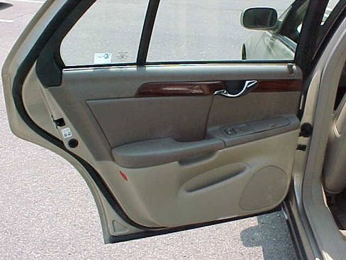 Used 2005 Cadillac De Ville FWD image 16