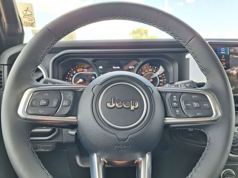 New 2025 Jeep Wrangler Unlimited Sahara AWD/4WD image 20