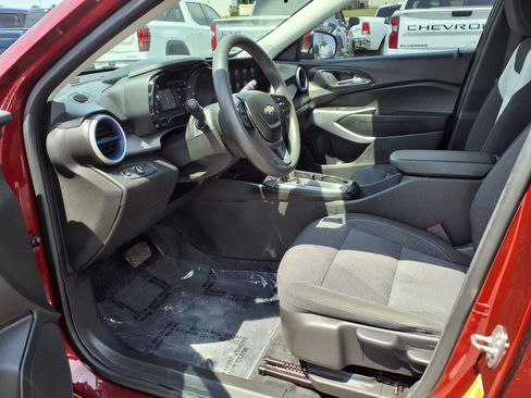 Used 2024 Chevrolet Trax LS w/ LS Convenience Package FWD image 15