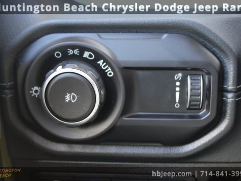 Used 2024 Jeep Wrangler Unlimited Sahara image 20