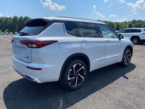 New 2025 Mitsubishi Outlander SEL image 3