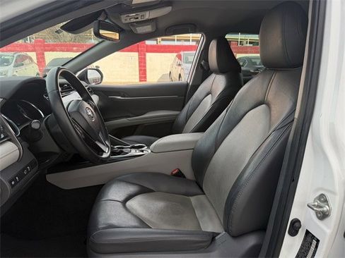 Used 2020 Toyota Camry XLE image 26