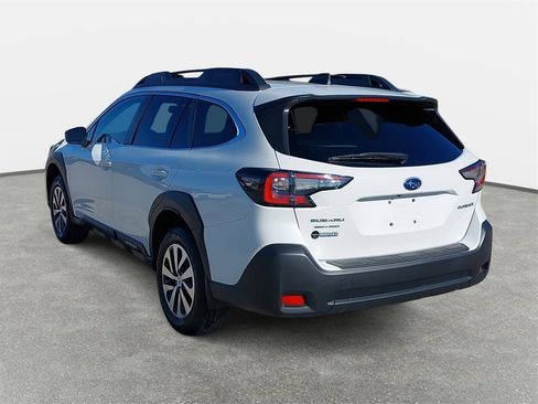 Used 2023 Subaru Outback Premium image 7