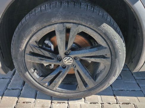 Used 2023 Volkswagen Tiguan SE R-Line image 9