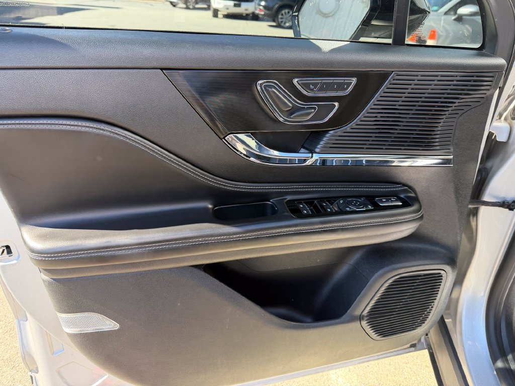 Used 2020 Lincoln Corsair AWD w/ Equipment Group 101A image 12