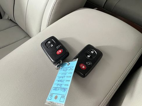 Used 2012 Toyota Venza Limited w/ Tow Pkg AWD/4WD image 30