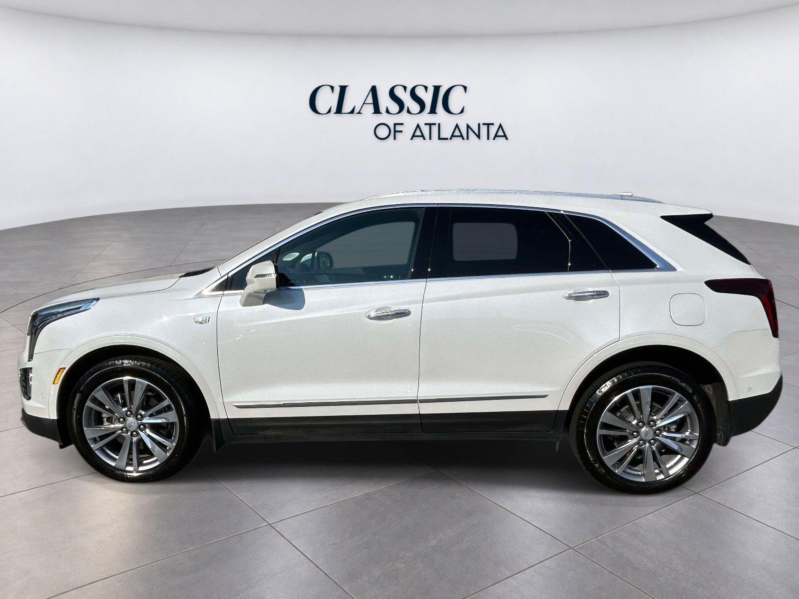 Certified 2025 Cadillac XT5 Premium Luxury w/ Technology Package FWD image 2