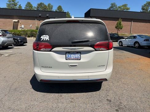 Used 2019 Chrysler Pacifica Limited w/ Tire & Wheel Group image 9