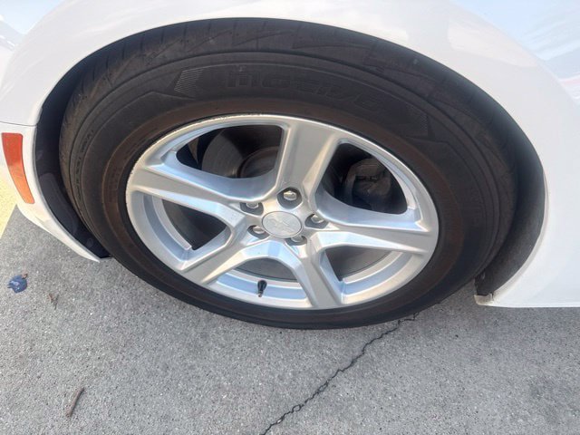 Used 2018 Chevrolet Camaro LT RWD image 4