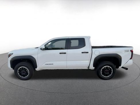 Used 2025 Toyota Tacoma TRD Off-Road image 9