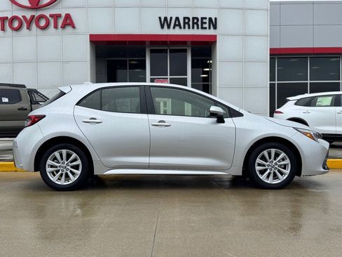 Used 2024 Toyota Corolla SE image 3