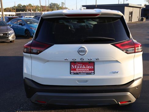 Used 2023 Nissan Rogue SV image 4