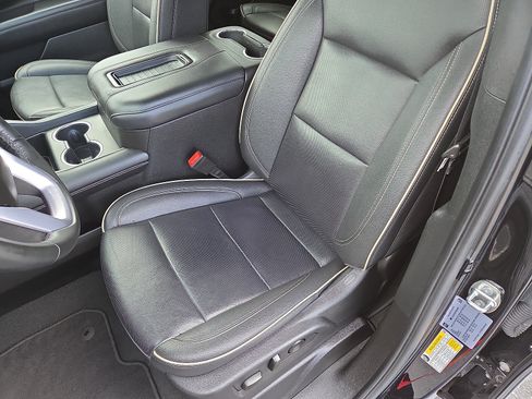 Used 2024 GMC Yukon SLT AWD/4WD image 13