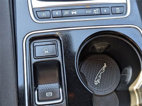 Used 2017 Jaguar F-PACE Prestige image 24