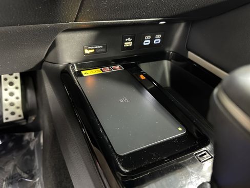 Used 2025 Toyota Camry XSE image 36