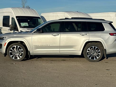 Used 2022 Jeep Grand Cherokee L Overland w/ Advanced Protech Group III image 7