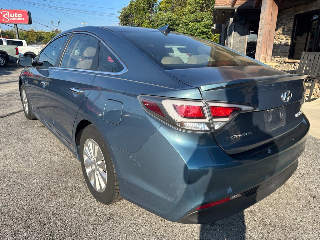 Used 2016 Hyundai Sonata SE FWD image 2