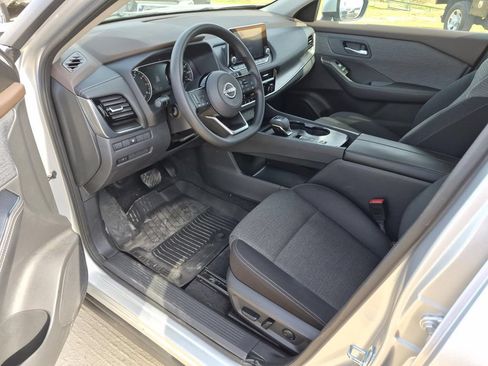 Used 2022 Nissan Rogue SV FWD image 11