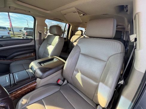 Used 2018 Chevrolet Suburban Premier image 9