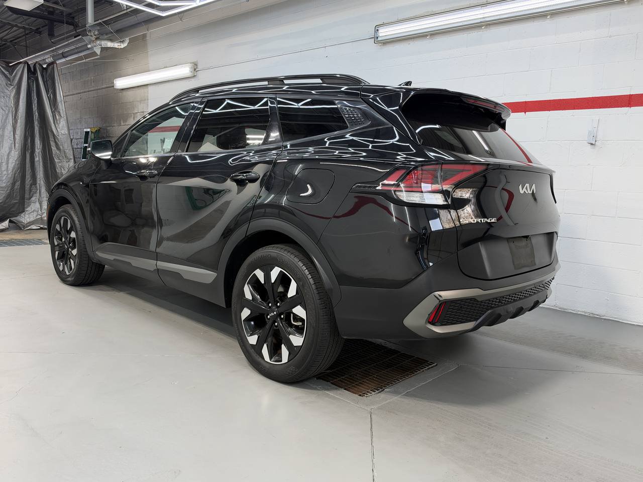 Used 2023 Kia Sportage X-Line w/ X-Line Premium Package AWD/4WD image 3