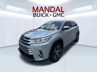 Used 2018 Toyota Highlander Plus w/ Carpet Mat Package (TMS) FWD video 1