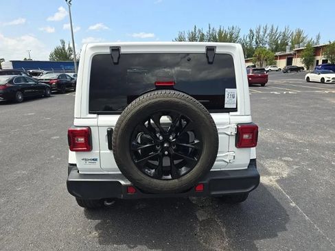 Used 2021 Jeep Wrangler Unlimited Sahara AWD/4WD image 5