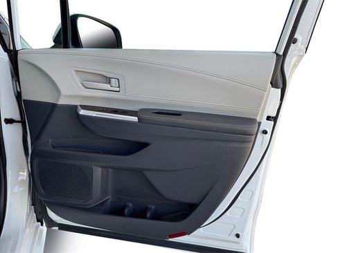 Used 2021 Toyota Sienna LE image 18