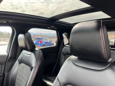 Certified 2024 Ford Edge ST-Line image 7