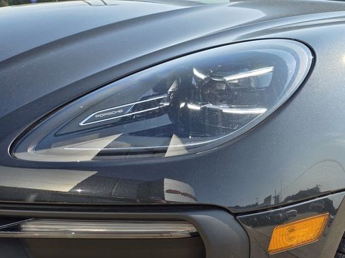 Used 2025 Porsche Macan AWD/4WD image 11