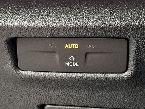Used 2026 Volkswagen Tiguan SE w/ Panoramic Sunroof Package AWD/4WD image 25