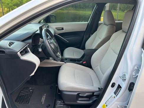 Used 2025 Toyota Corolla Cross LE FWD image 15