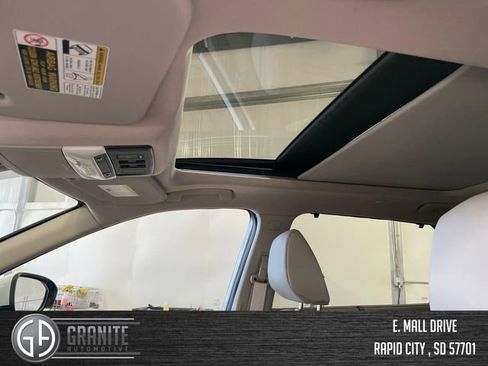 Used 2024 Nissan Rogue SV w/ SV Premium Package image 21