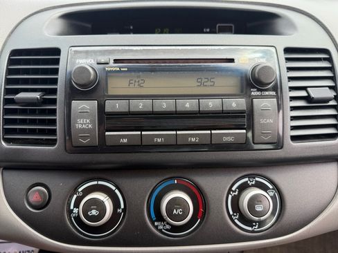 Used 2005 Toyota Camry LE FWD image 19