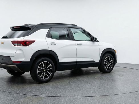 Used 2025 Chevrolet TrailBlazer LT image 9