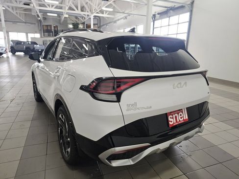 Used 2025 Kia Sportage SX image 3