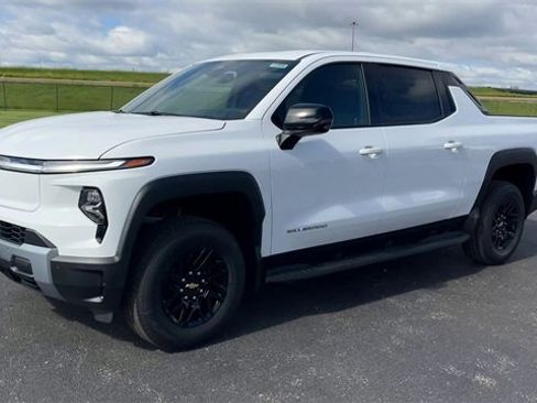 New 2025 Chevrolet Silverado EV LT image 4