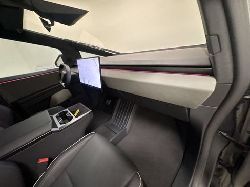 Used 2025 Tesla Cybertruck AWD Crew Cab image 30