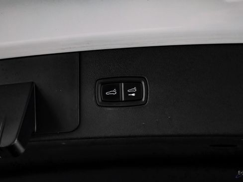 Used 2023 Porsche Cayenne image 89