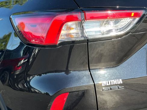 Certified 2022 Ford Escape SEL w/ SEL Stealth AWD Package image 28