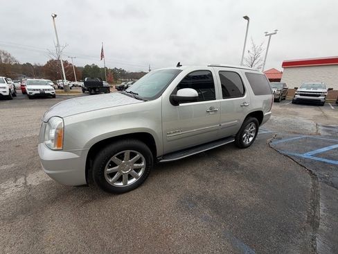 Used 2011 GMC Yukon Denali image 3