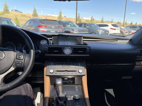 Used 2015 Lexus RC 350 w/ Luxury Package RWD image 18