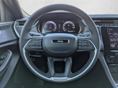 New 2025 Jeep Grand Cherokee Altitude image 15