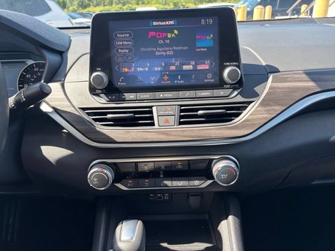 Used 2025 Nissan Altima 2.5 SV FWD image 17
