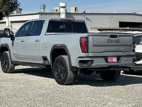 Used 2024 GMC Sierra 2500 AT4 w/ AT4 Premium Plus Package AWD/4WD image 7
