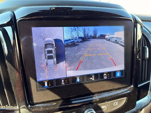 Used 2023 Chevrolet Traverse High Country image 3