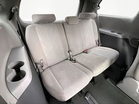 Used 2020 Toyota Sienna L image 26