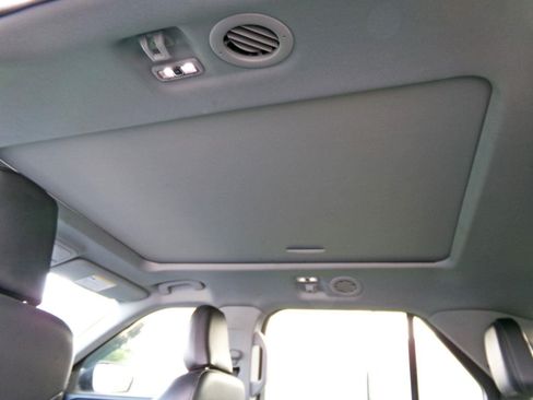 Used 2022 Ford Explorer XLT w/ Equipment Group 202A AWD/4WD image 3